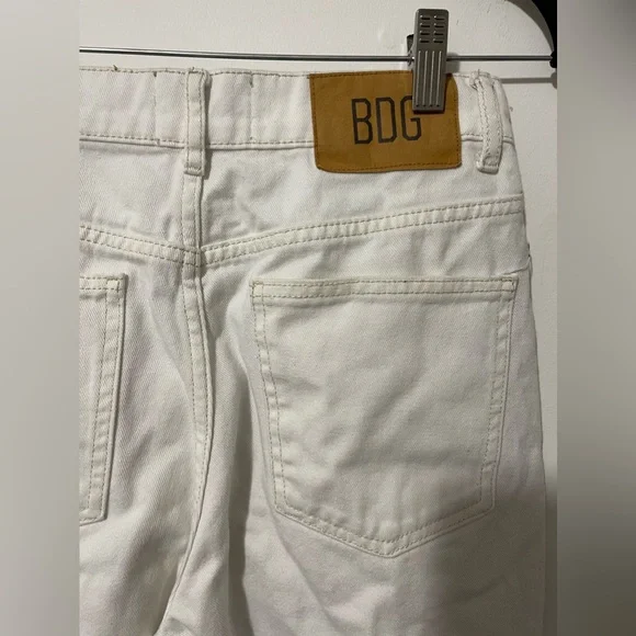 BDG Urban Outfitters Dipped V Wide Leg White Jeans Y2K jeans Size 27 - Picture 6 of 11